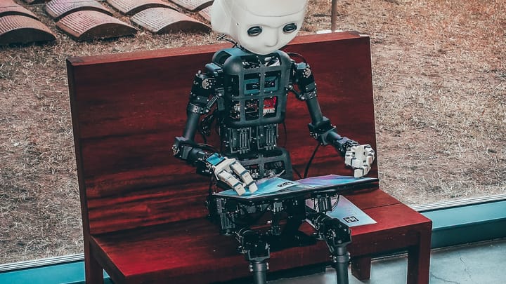 Abstrakte Darstellung eines KI-Netzwerks – Symbol für die orchestrierende Schicht einer AI Harness Strategy